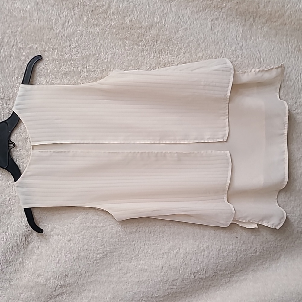 Cream sleeveless top, size medium - Picture 3 of 3